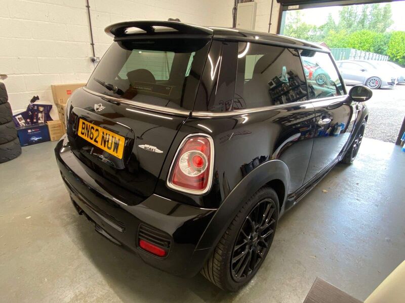 MINI HATCH